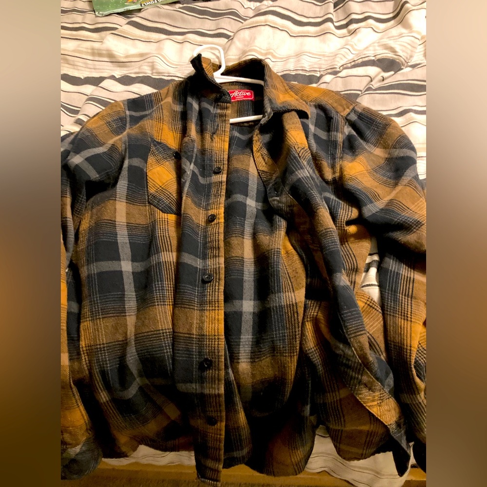 Selling a active ride shop flannel